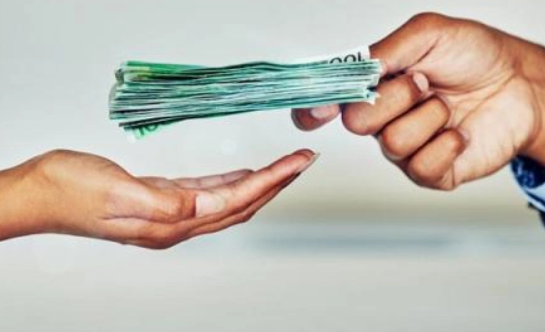 夢見拿錢給別人 意思