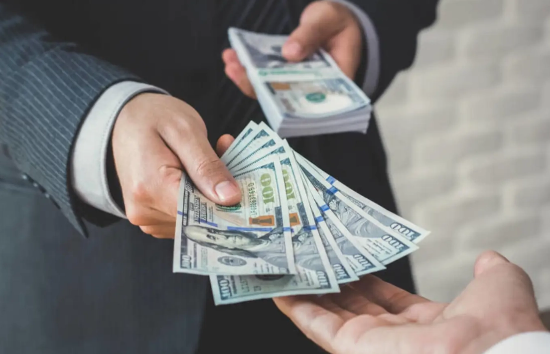 夢見拿錢給別人 意思