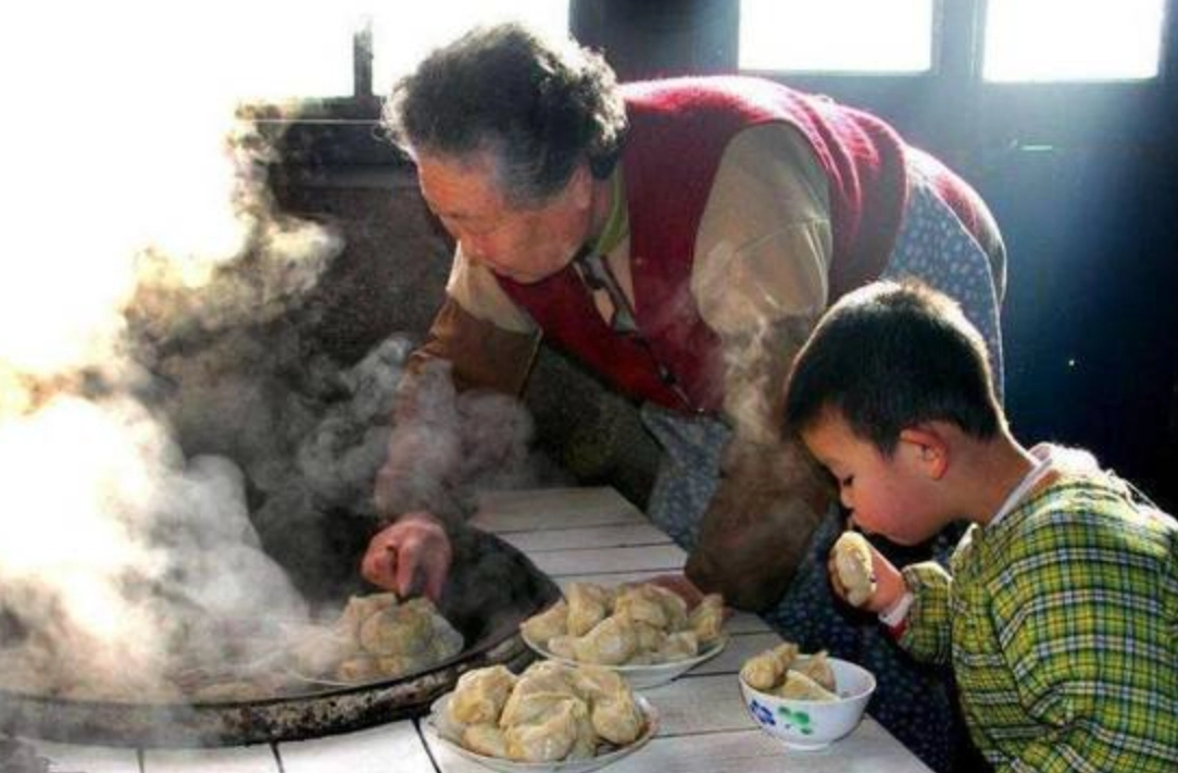 夢到過世的阿嬤一起吃飯