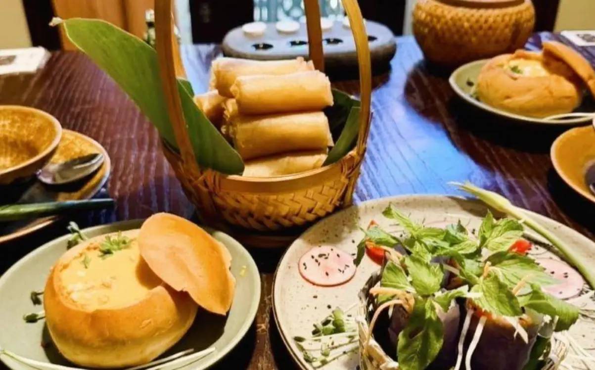 下龍灣素食全攻略：餐廳推薦、避坑技巧與行程規劃