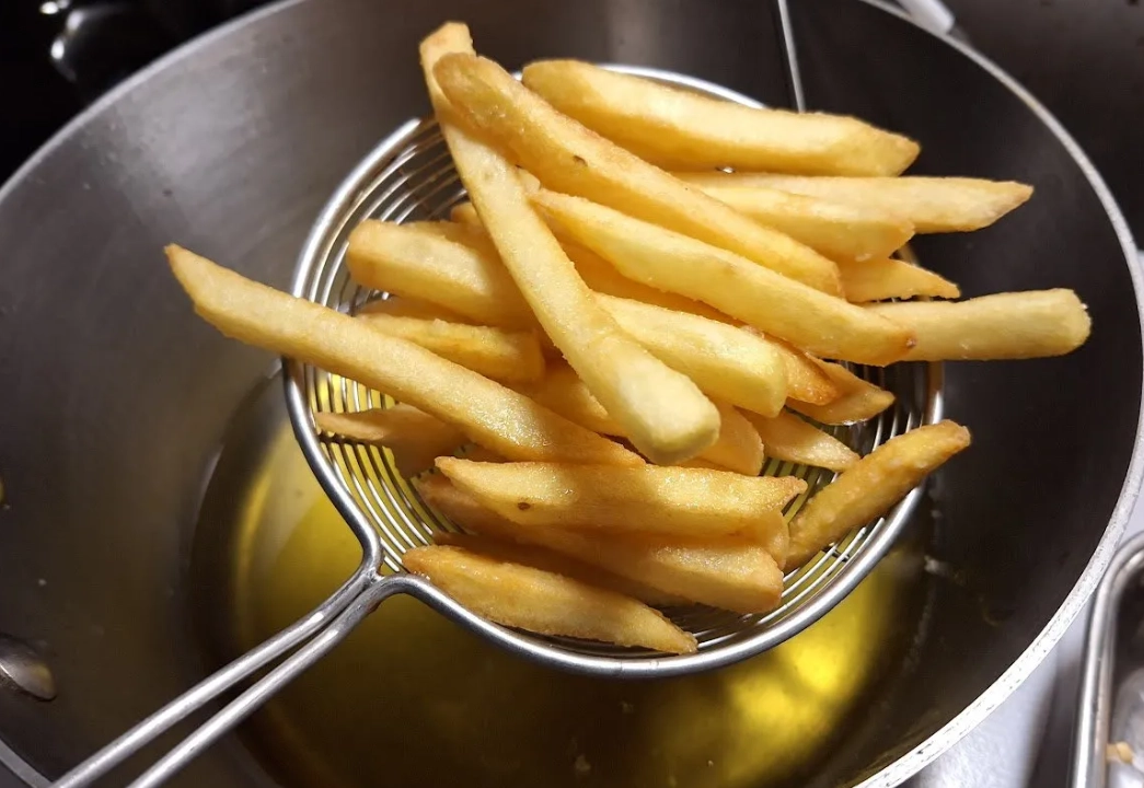 冷凍薯條怎麼炸？掌握3大關鍵步驟，在家輕鬆複製酥脆口感！