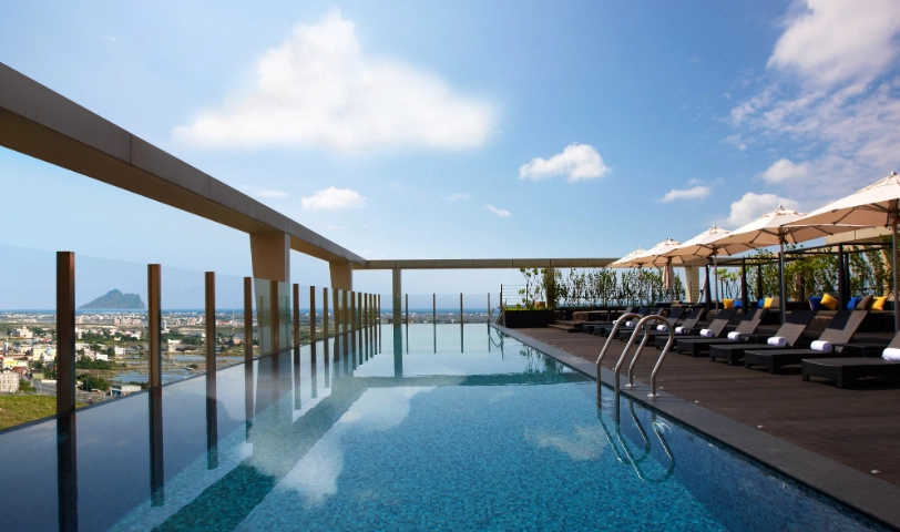 高雄無邊際泳池