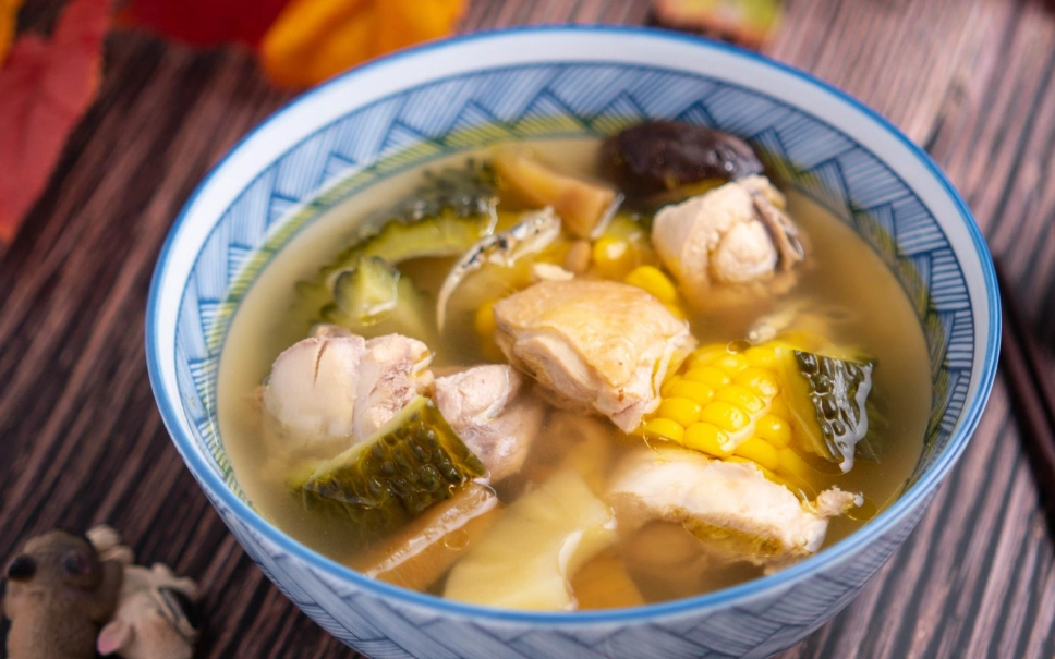 鳳梨苦瓜雞湯 鳳梨苦瓜雞湯