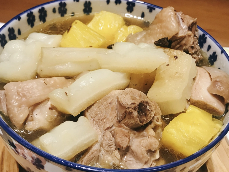 鳳梨苦瓜雞湯 鳳梨苦瓜雞湯