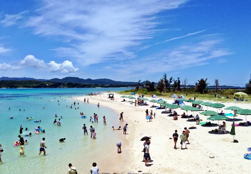沖繩海灘游泳期間