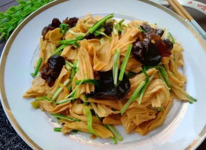 蒜苗炒豆皮食譜