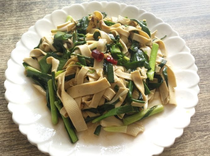 蒜苗炒豆皮做法