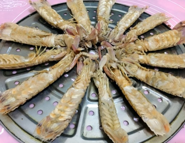 皮皮蝦剝殼方法