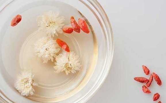 喉嚨痛 菊花茶 喉嚨痛 菊花茶