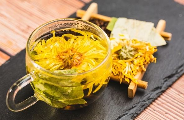 菊花茶感冒功效 菊花茶感冒功效