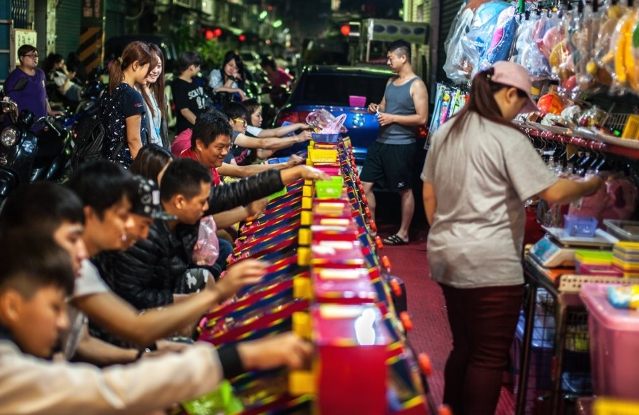 台北夜市玩遊戲