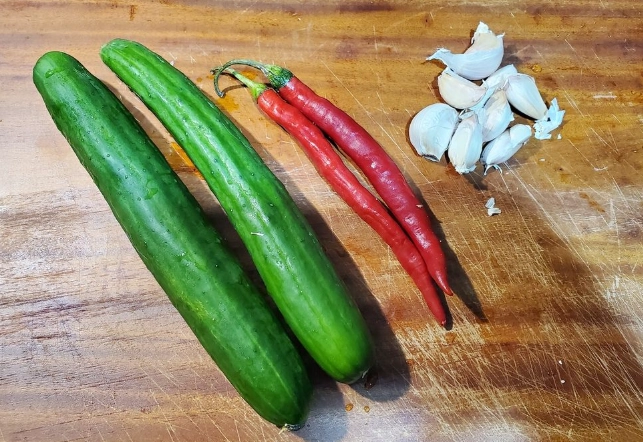 小黃瓜軟掉可以吃嗎？完整解析軟化原因、安全判斷與保存秘訣