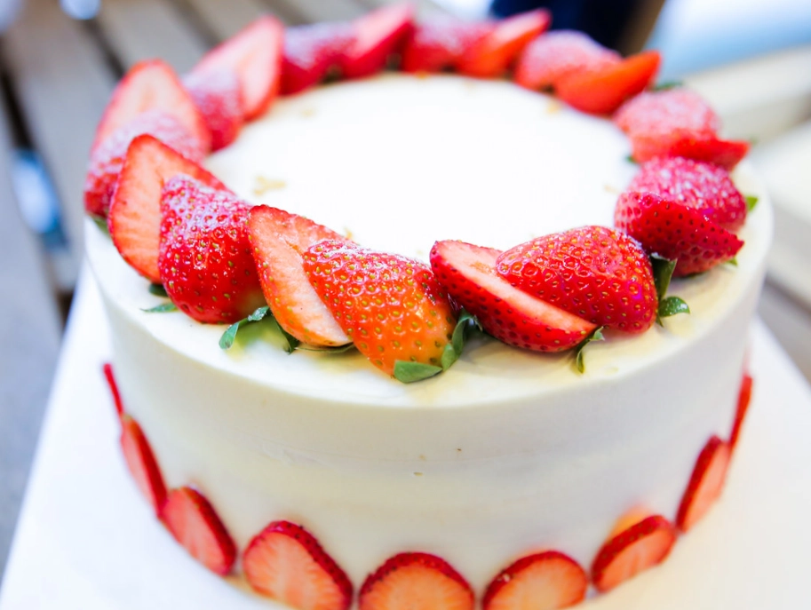 三重草莓蛋糕