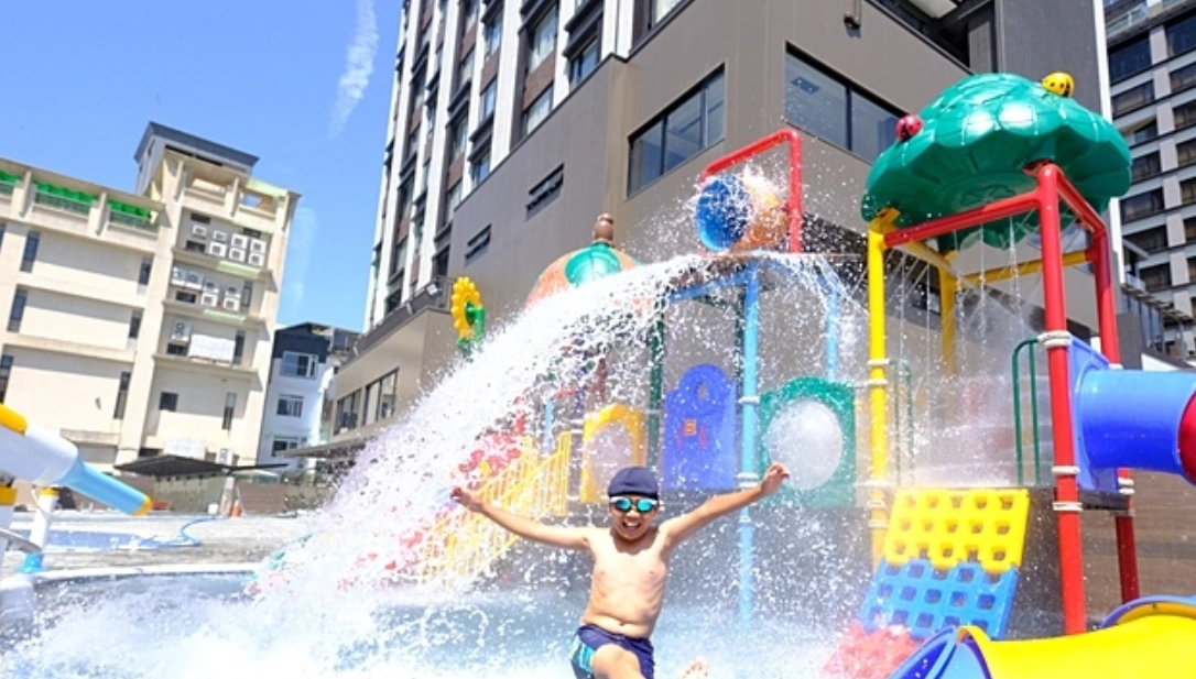 家庭旅遊溫水泳池