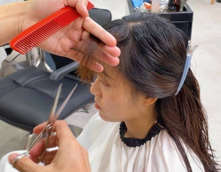 夢見別人剪瀏海