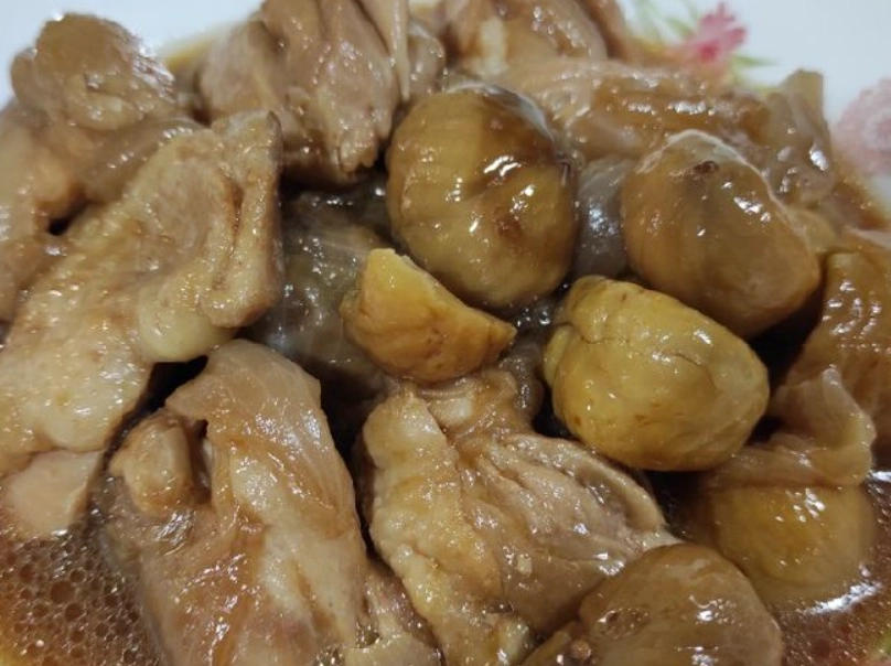 洋蔥栗子炆雞 做法