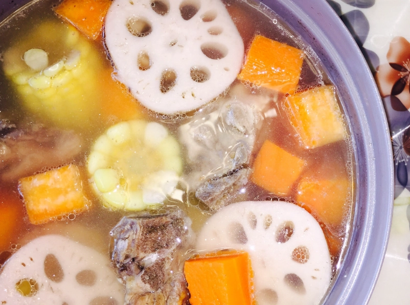 蓮藕玉米雞湯 食譜