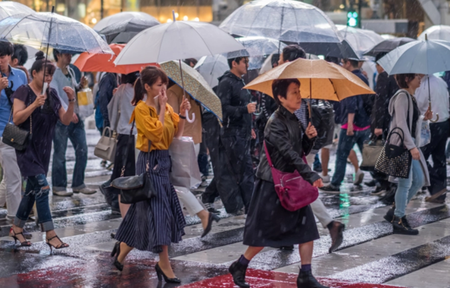 夢境下雨撐傘意義