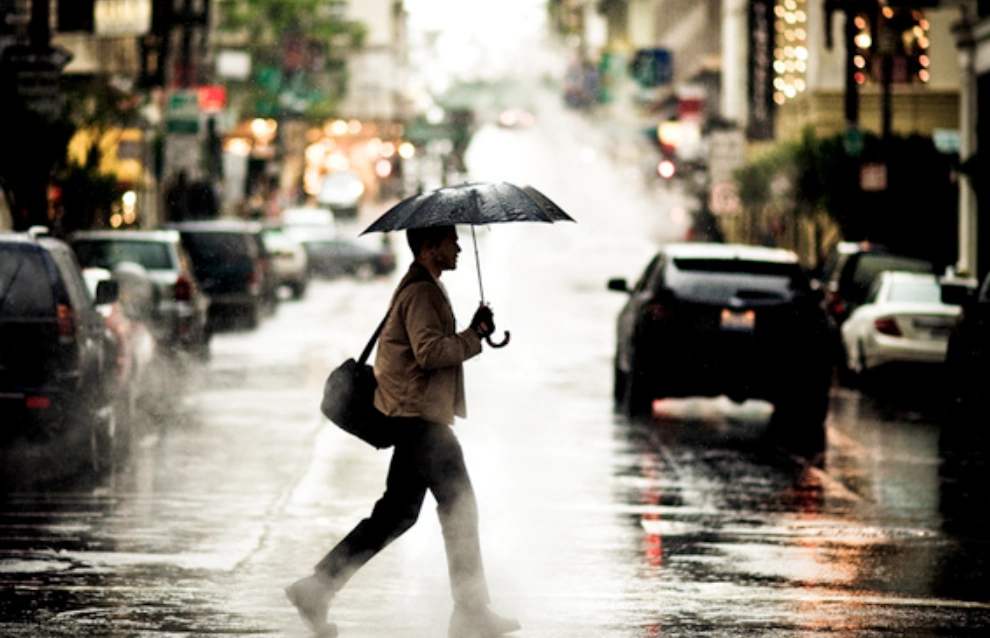 夢境下雨撐傘意義