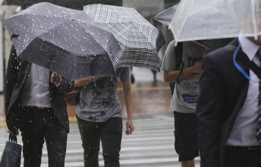 夢境下雨撐傘意義
