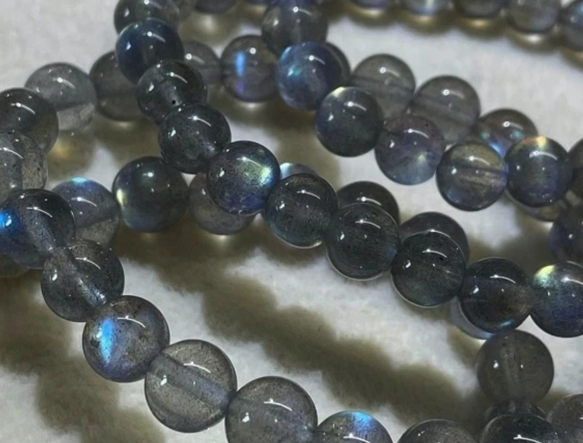 灰月光拉長石作用