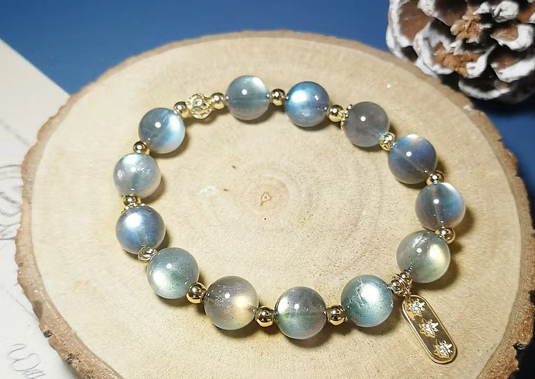 灰月光拉長石作用