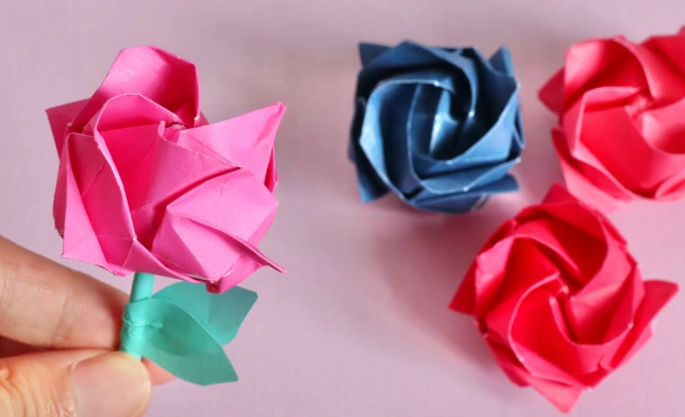 新手必学的简易摺纸花教学：百合与玫瑰一次掌握