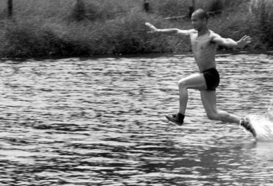 夢到在水裡走 意思