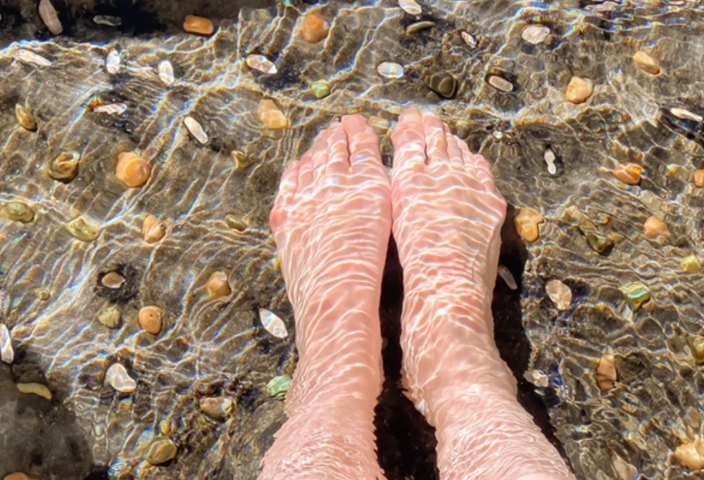 夢見水浸腳周公解夢