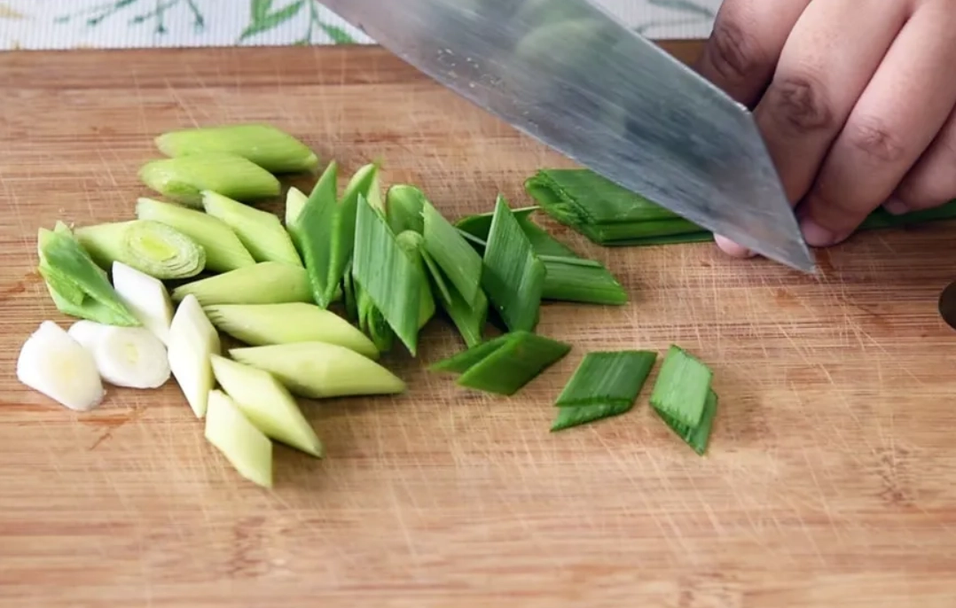 蒜苗料理準備