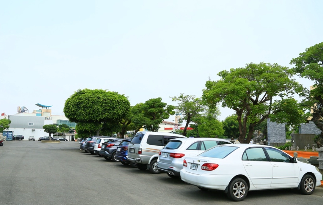 台南素食餐廳 停車場
