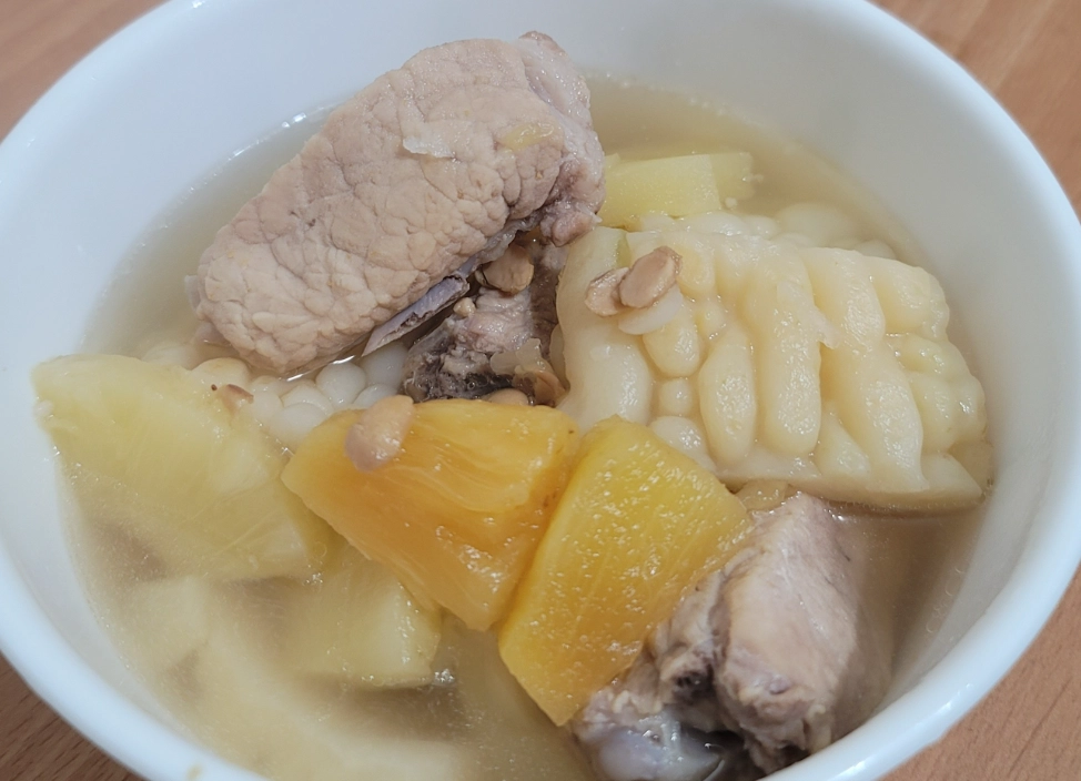 新鮮鳳梨排骨湯