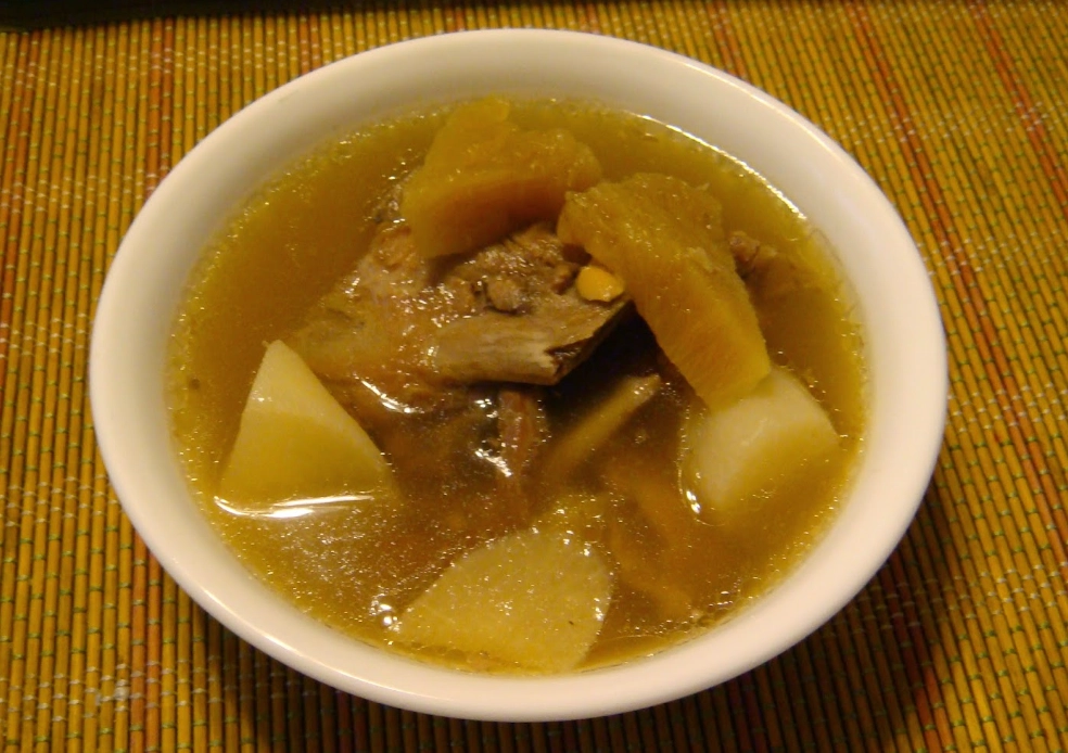 鳳梨蘿蔔排骨湯