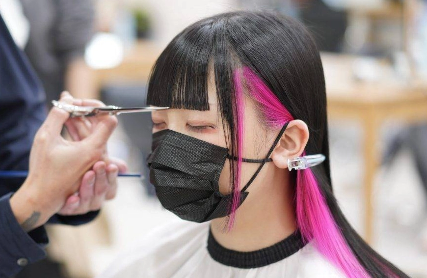 夢見別人幫我剪瀏海