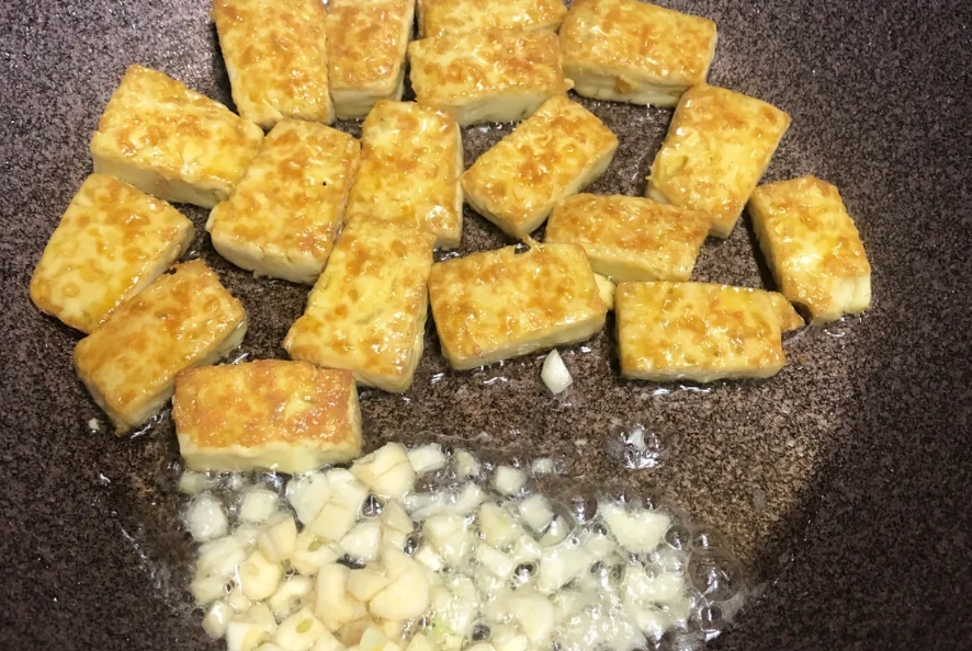 大蒜炒豆腐