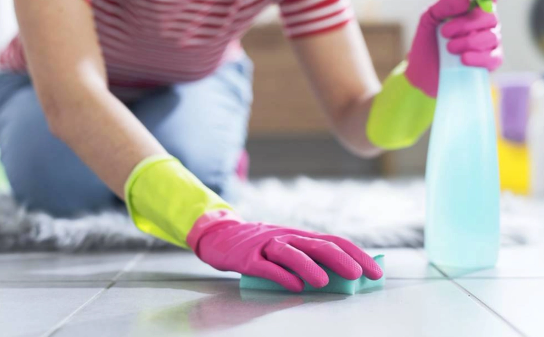 客廳磁磚縫隙清潔