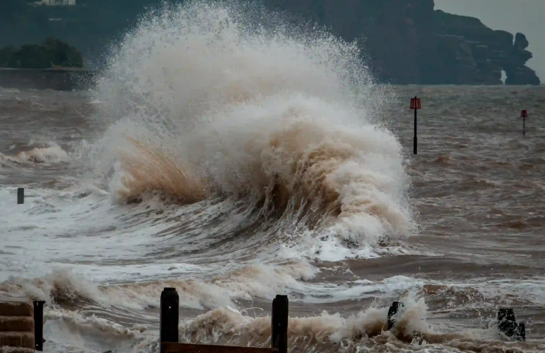 夢見大水沖向自己