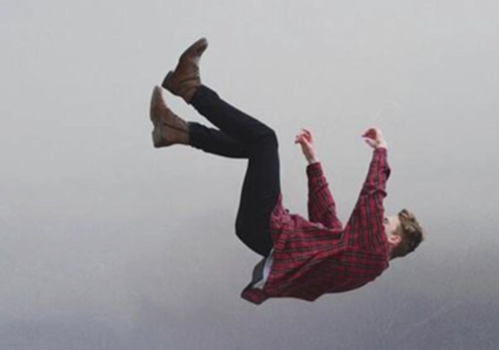 梦见别人从高处落下死亡