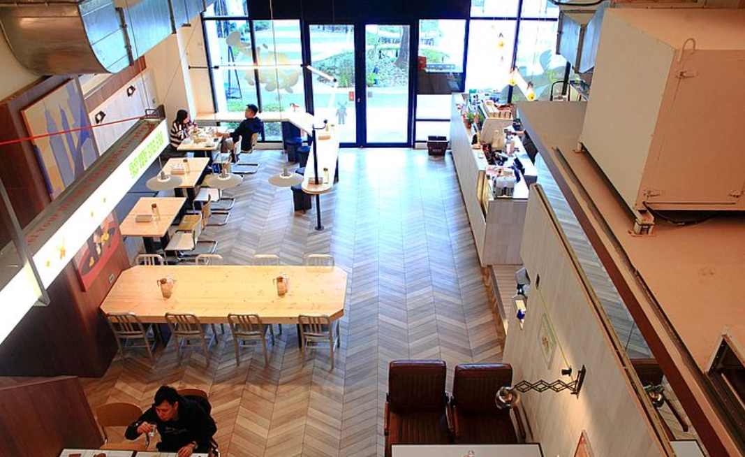 捷運三重站咖啡廳